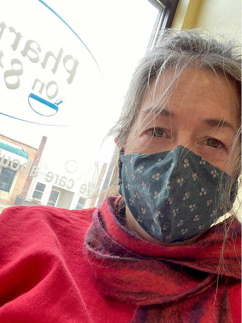 Stephanie Leonard with mask